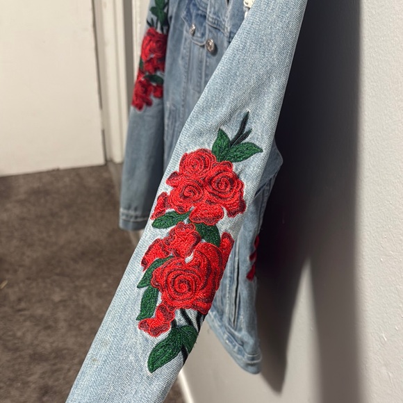 PacSun Light Blue Jean Jacket with Floral Embroidery - Picture 3 of 10